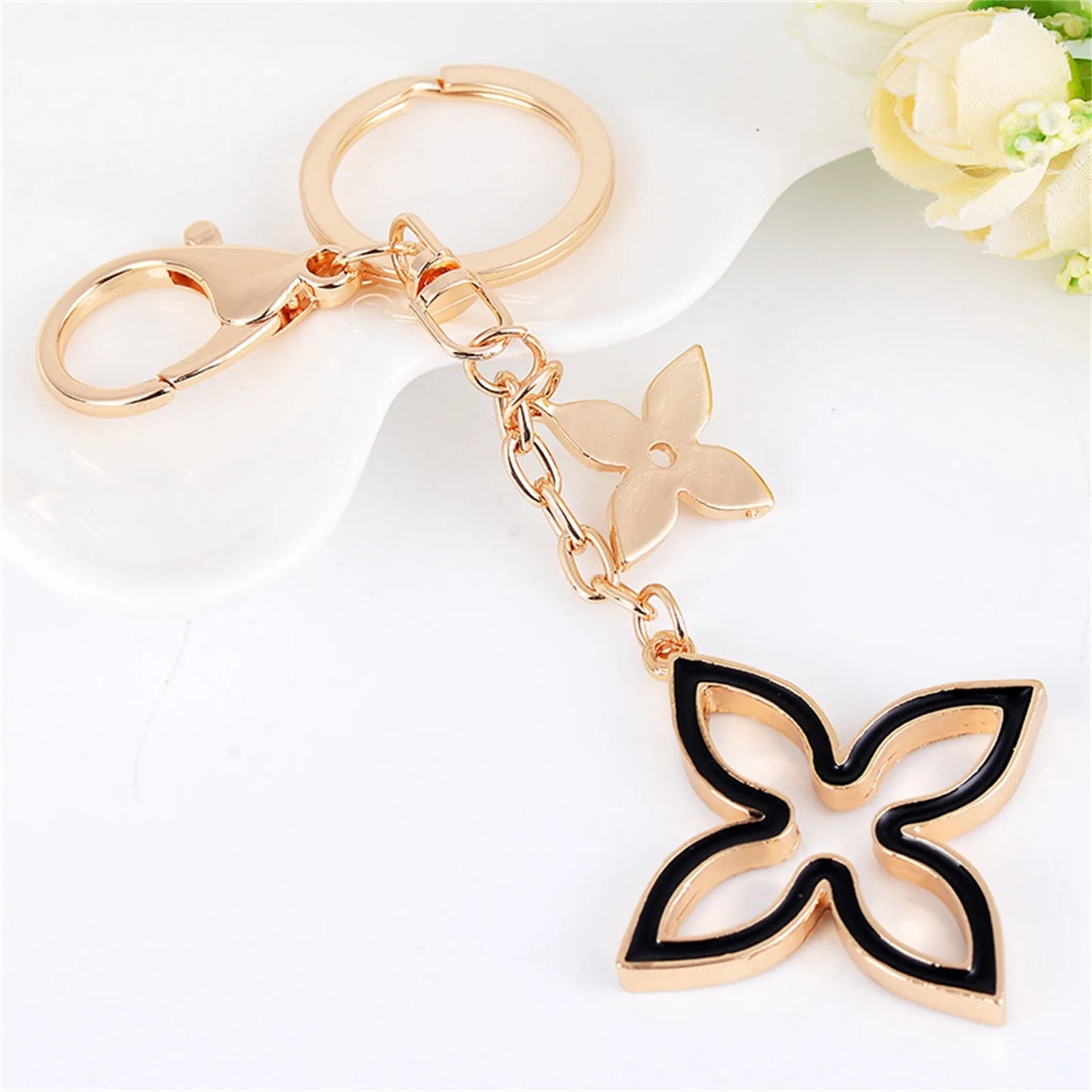Love Clover Creative Gift Key Chain Alloy Rhinestone Key Chain Bag Pendant Women Handbag Charm Car Accessories Small Gift
